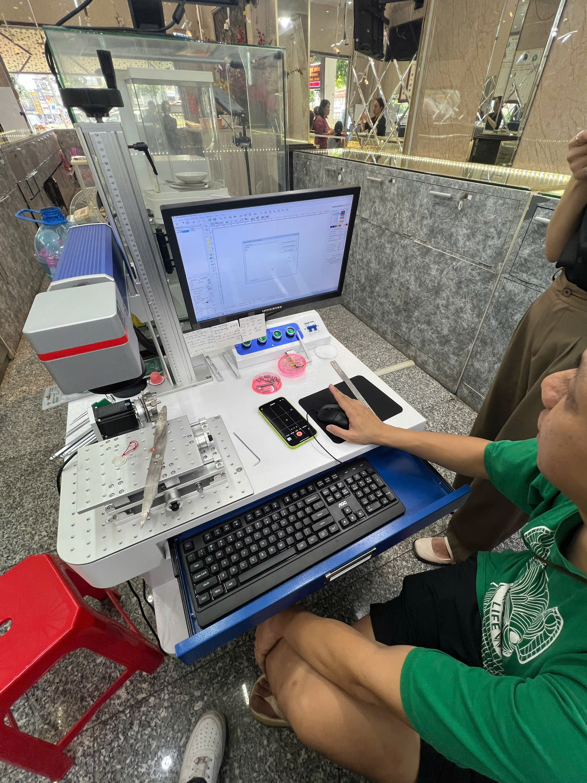 MÁY KHẮC LASER