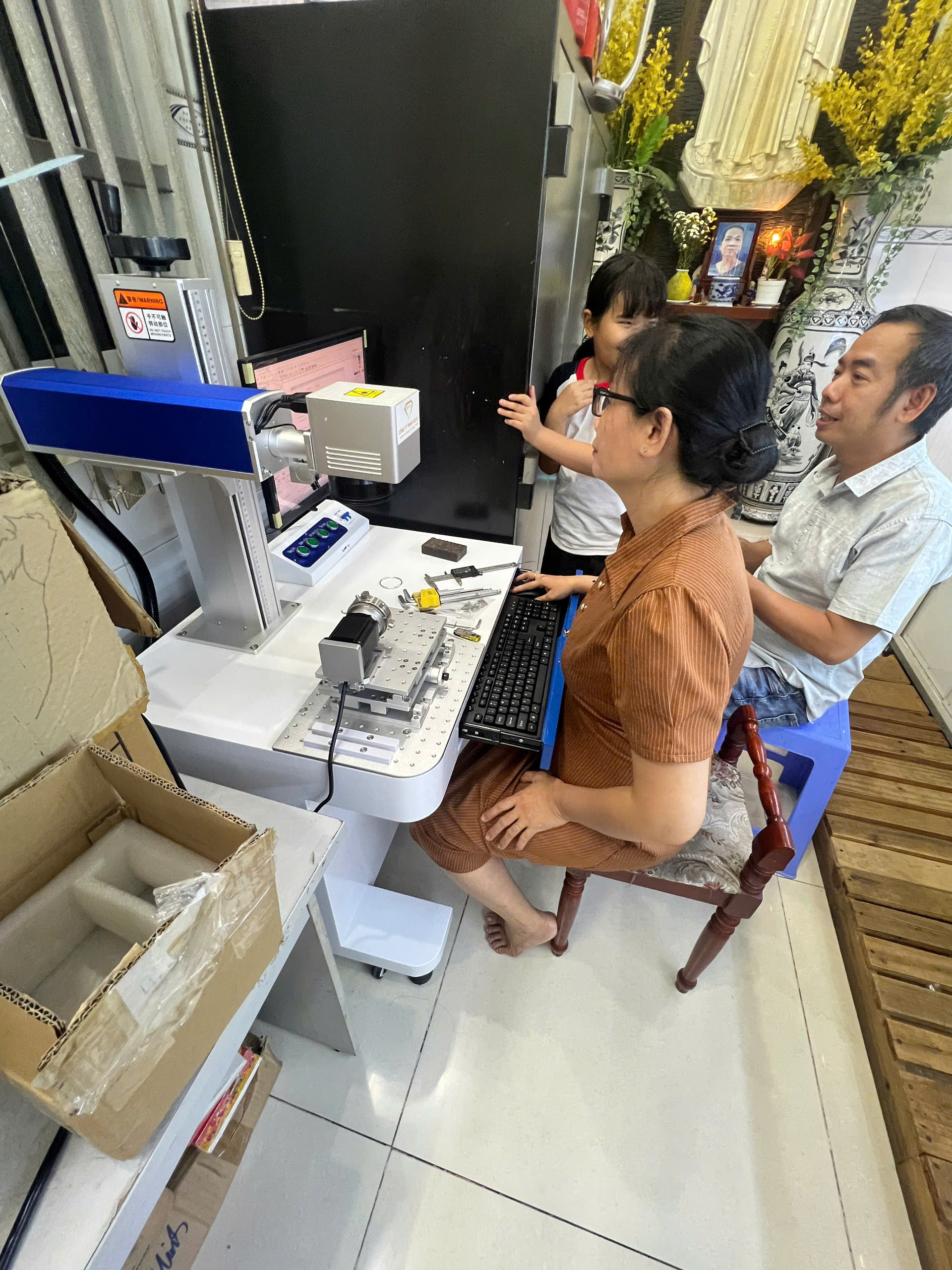 MÁY KHẮC LASER